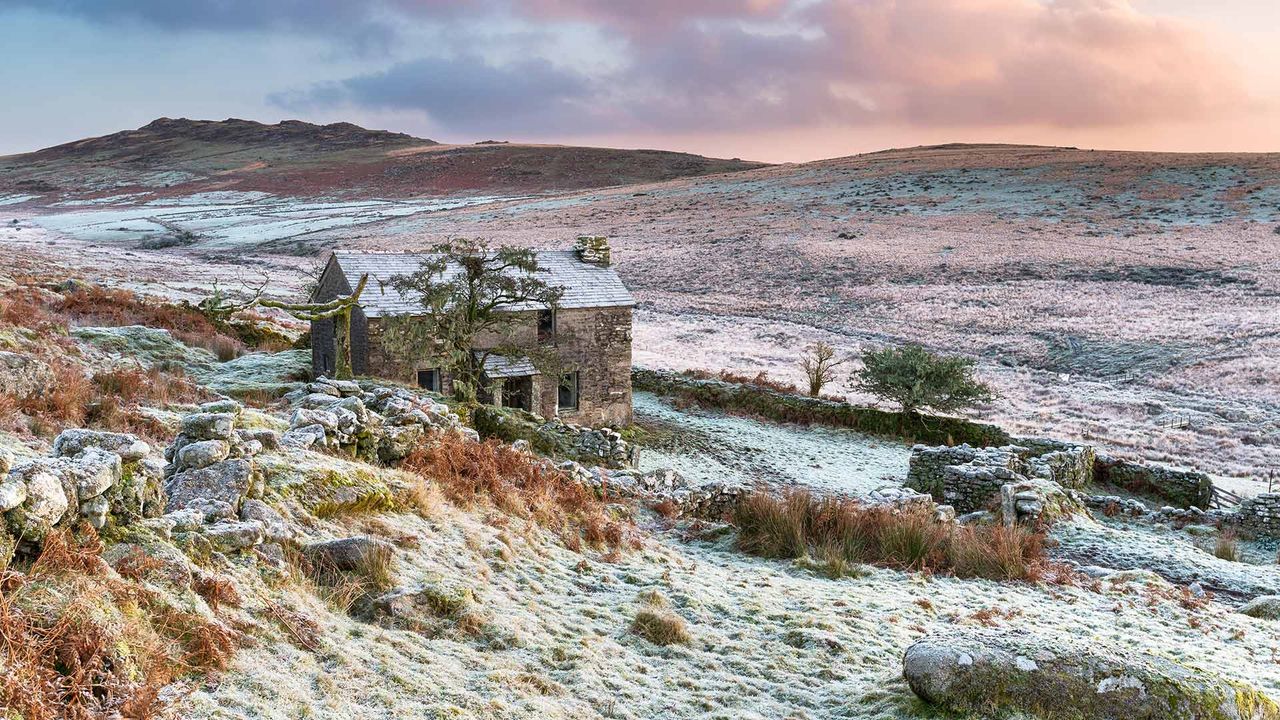 Sunset over an abandoned cottage on the foothills of Brown Willy on Bodmin Moor, the highest point in Cornwall