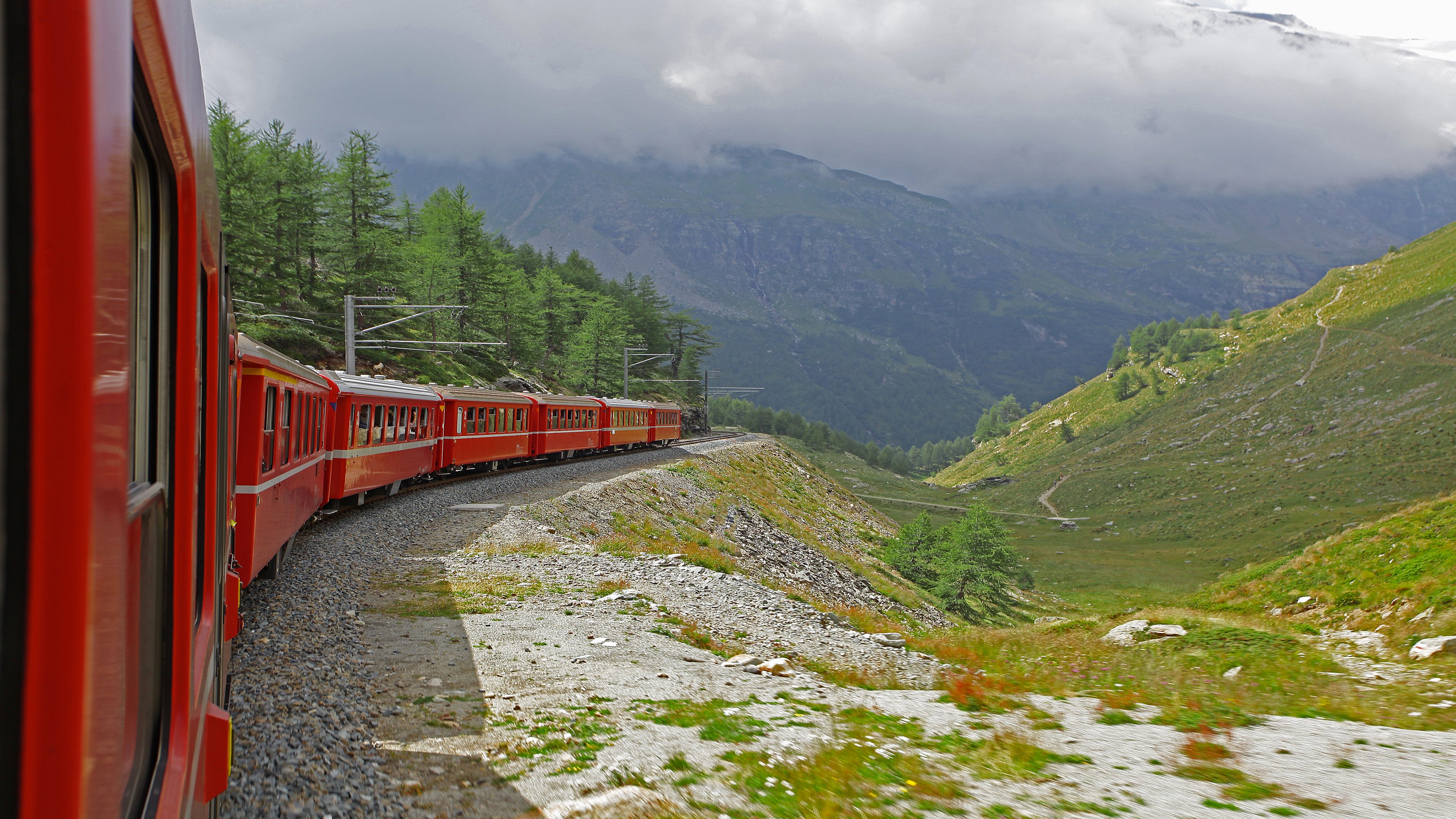 Panoramic Train Views PREMIUM 4K Themes for Windows | Free Wallpaper Themes