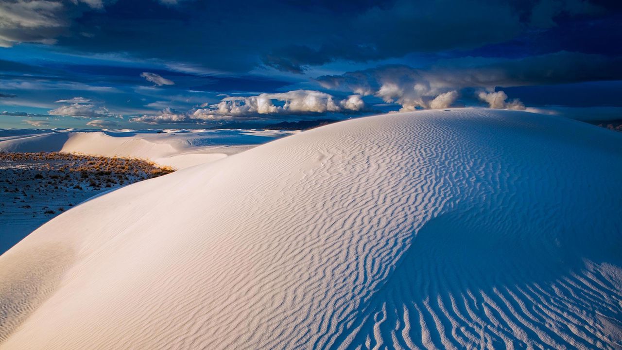 Gypsum sand dunes, White Sands National Park, New Mexico, USA