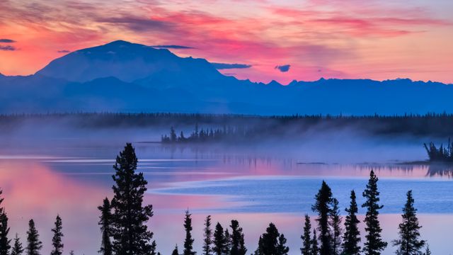 Willow Lake und Mount Blackburn, Wrangell-St.-Elias-Nationalpark und Schutzgebiet, Alaska, USA