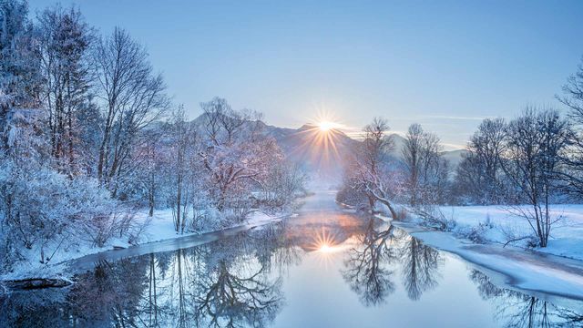 Rivière Loisach près de la montagne Heimgarten en Bavière, Allemagne