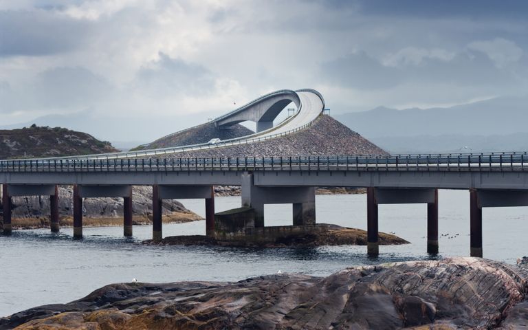 Bridging the Gap Windows 10 Theme