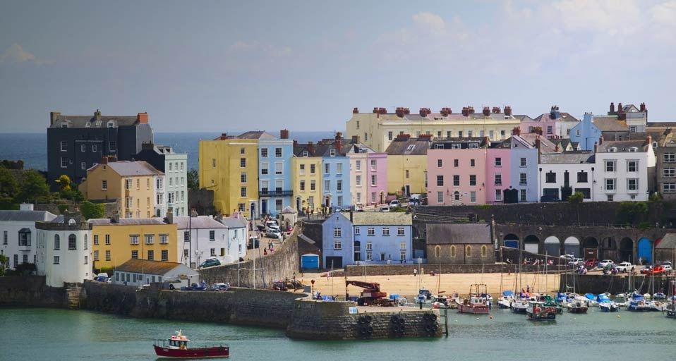Tenby Harbour Pembrokeshire Wales - Chris Warren/age fotostock ©