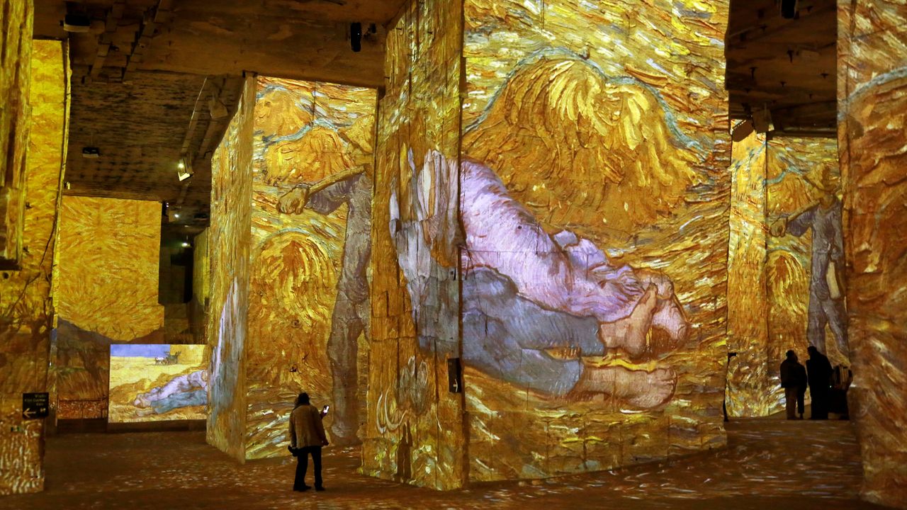 光之采石场的文森特·梵高展览, 莱博德普罗旺斯, 法国- Bing Gallery