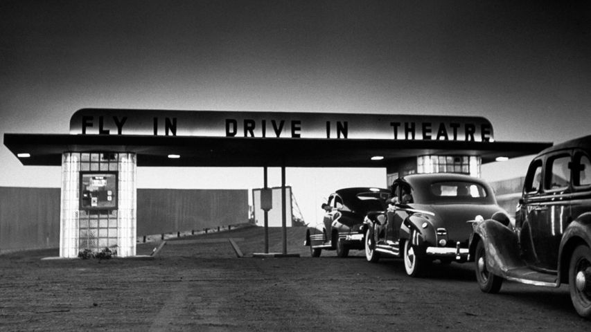 Customers arriving at the Fly-In Drive-in Theater in Wall Township, New Jersey 