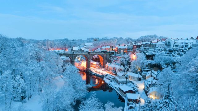 「雪のナレスボロ」イギリス, ノース・ヨークシャー