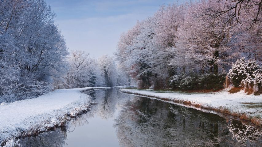 Le Canal de Berry après une chute de neige, Loir-et-Cher, Centre