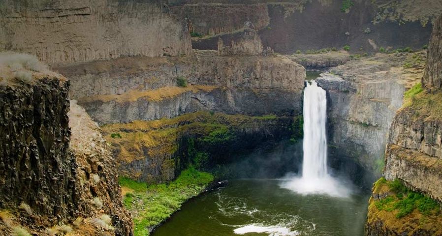 Palouse Falls, Washington - Terry Eggers/DanitaDelimont.com ©