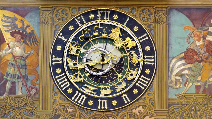 Astronomische Uhr des Ulmer Rathauses, Ulm, Baden-Württemberg, Deutschland. Zum Ende der Sommerzeit