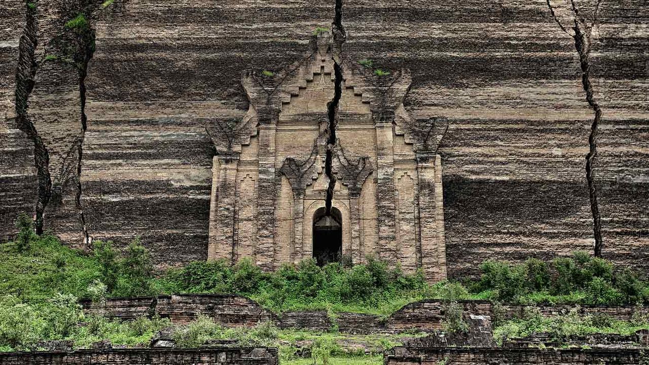 Mingun Pahtodawgyi ruins, Mingun, Myanmar