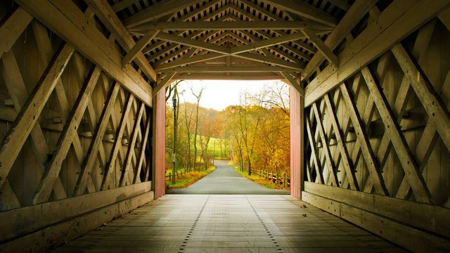 「アシュランド屋根付橋」アメリカ, デラウェア州