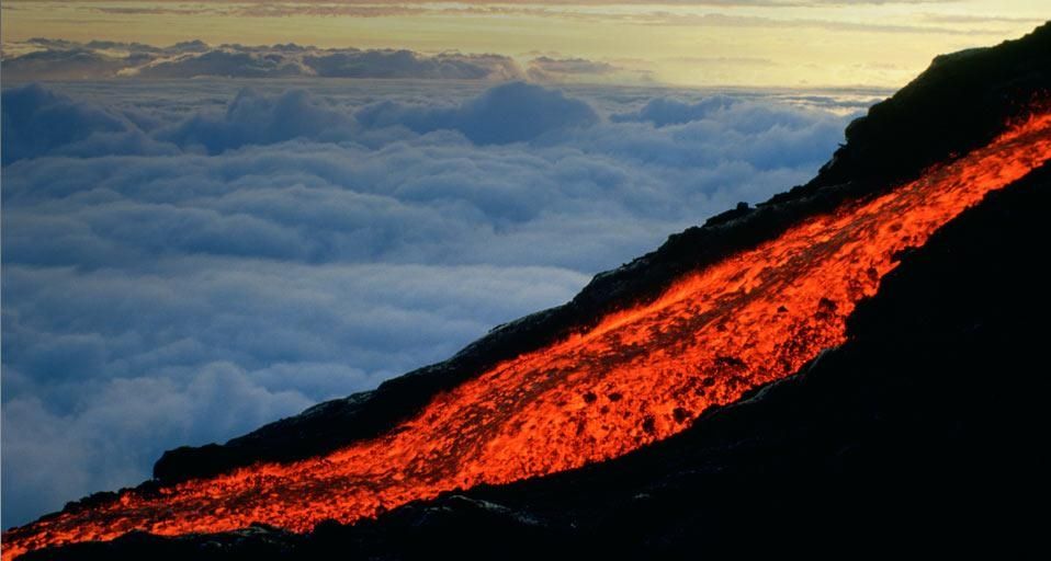 Coulée de lave le long du Piton de la Fournaise, île de la Réunion