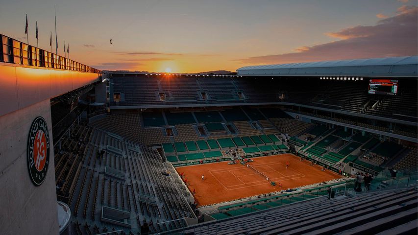 Coucher de soleil sur le court Philippe Chatrier, Roland-Garros, Paris