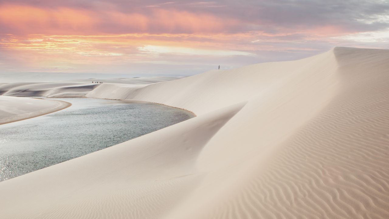 Pôr do sol no Parque Nacional dos Lençóis Maranhenses, Maranhão, Brasil