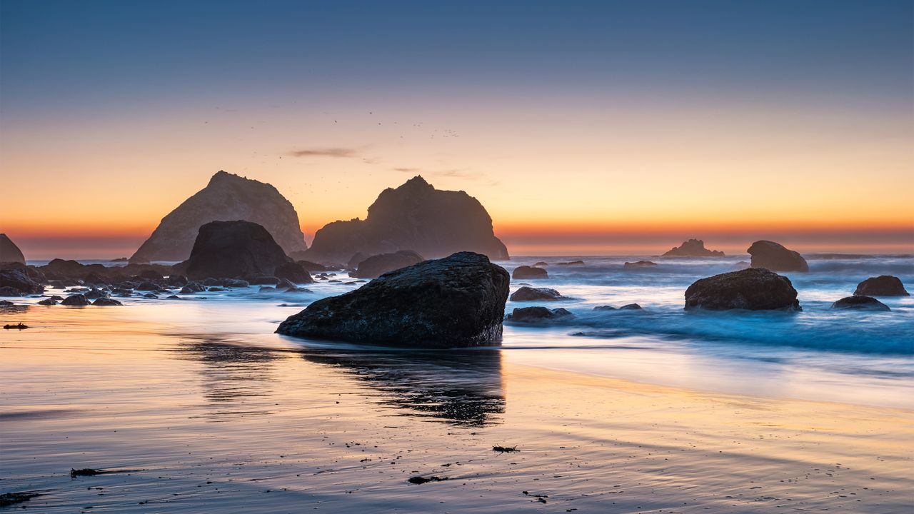 Stacks près de Wilson Creek Beach, False Klamath Cove, Parc national et parcs d’État de Redwood, Californie, États-Unis