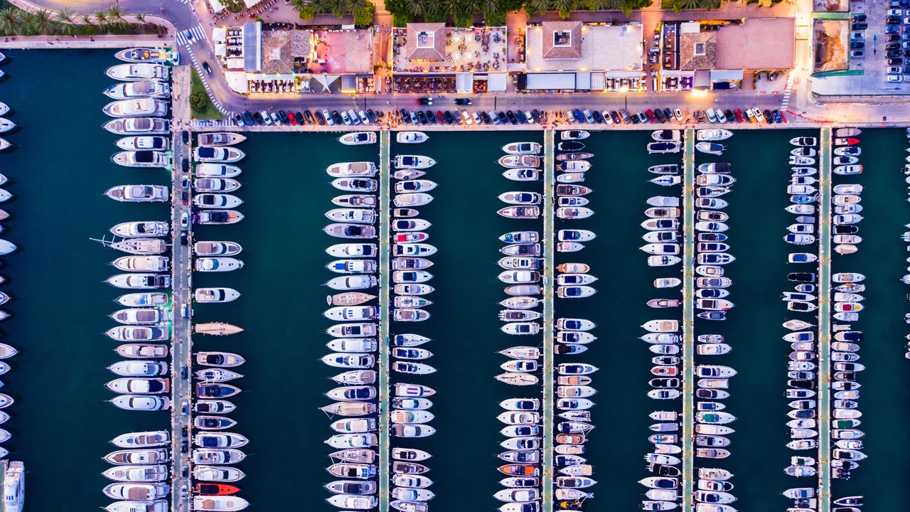 Vista aérea del puerto deportivo de lujo, Puerto Portals, Portals Nous, Mallorca, Islas Baleares, España