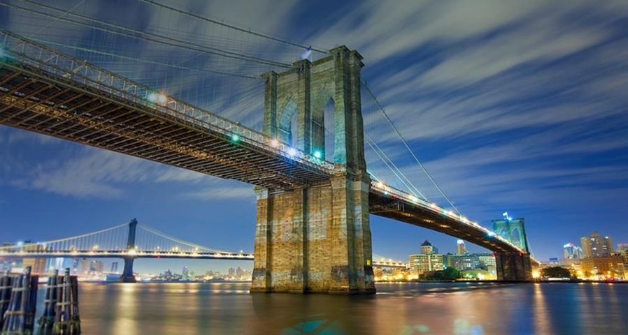 Brooklyn Bridge in New York – Gavin Hellier/Getty Images ©