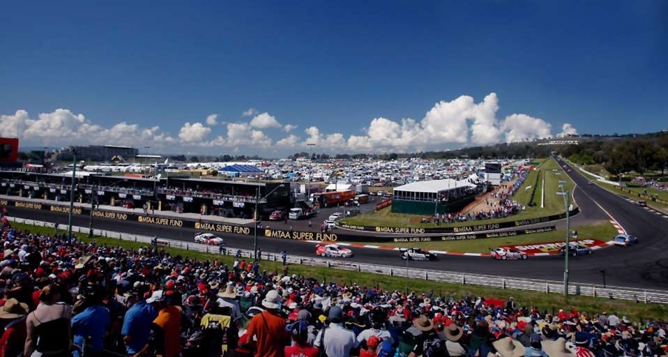 Cars round a bend during the Bathurst 1000, in round 10 of the V8 Supercars Championship Series at the Mount Panorama circuit on October 12, 2008 in Bathurst, Australia