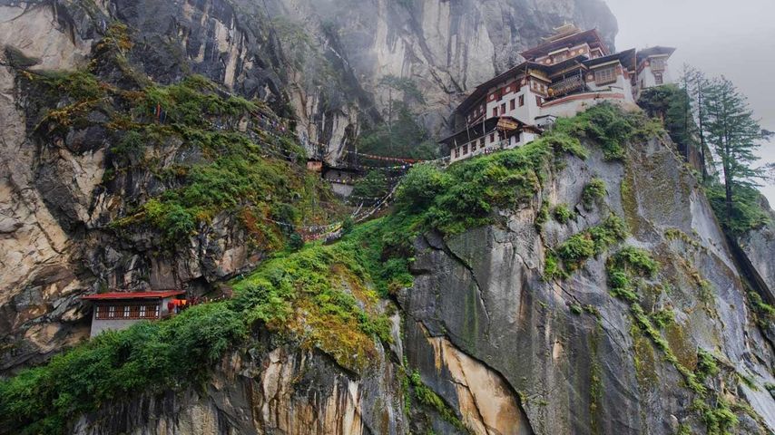 Monastère Taktshang (la “Tanière du Tigre”) au-dessus de la vallée de Paro, Bhoutan