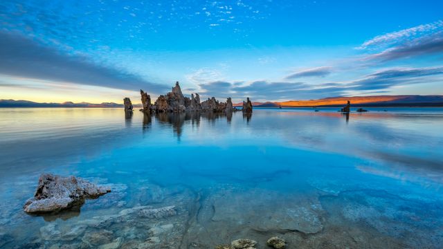 Tufa formations in Mono Lake, California