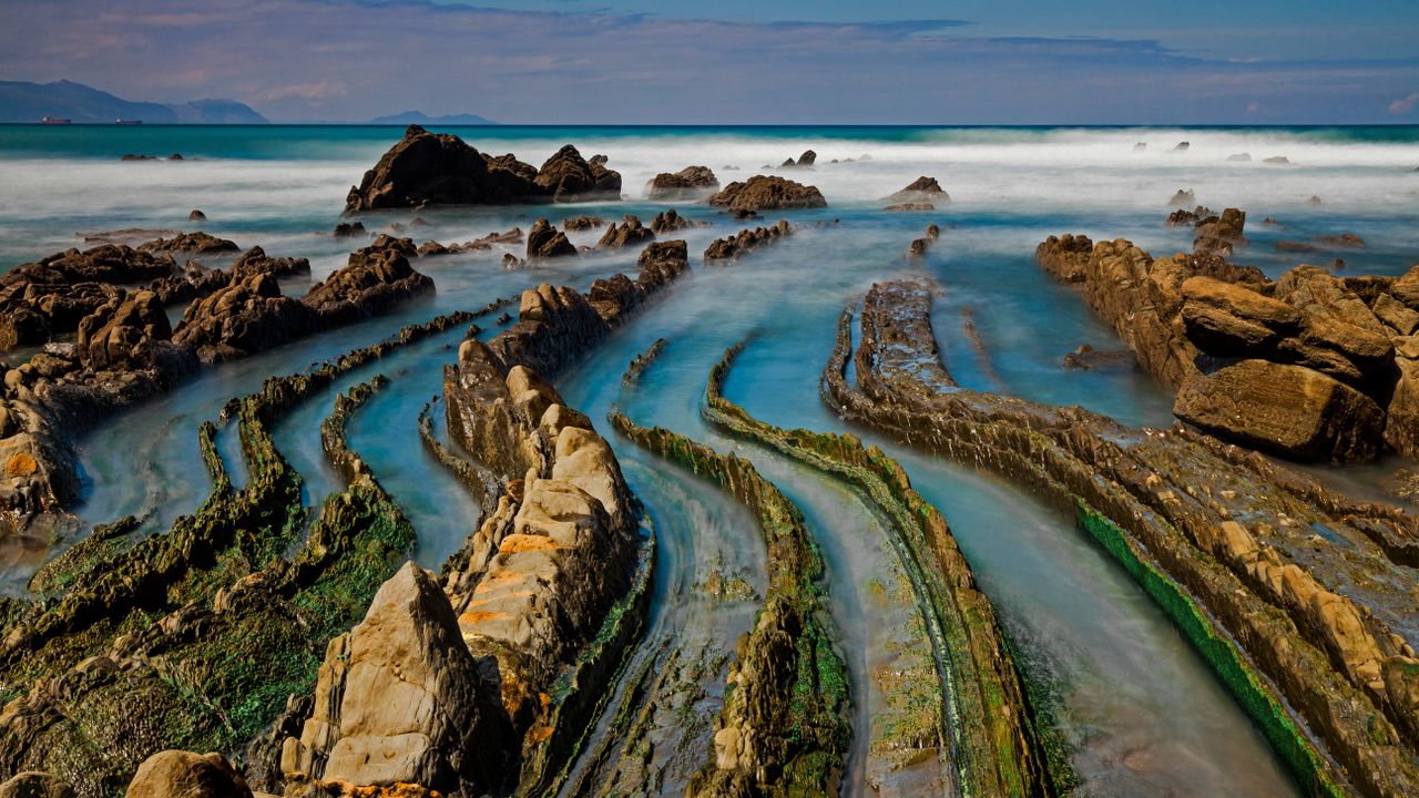 Baie de Gascogne dans le géoparc de la côte basque près de Bilbao, Espagne