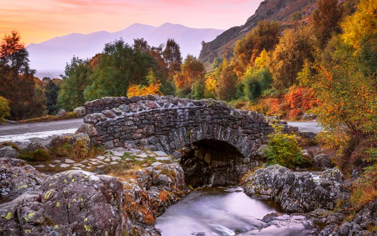 Bridges in Autumn Windows 10 Theme