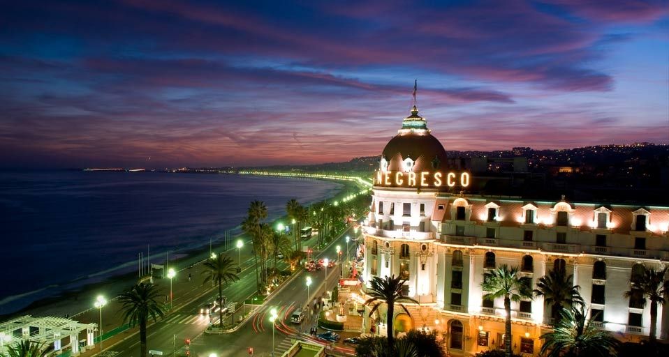 Façade de l’hôtel Negresco sur la promenade des Anglais à Nice, Alpes-Maritimes