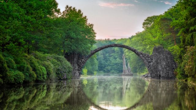 Rakotzbrücke in Kromlau, Landkreis Görlitz, Sachsen