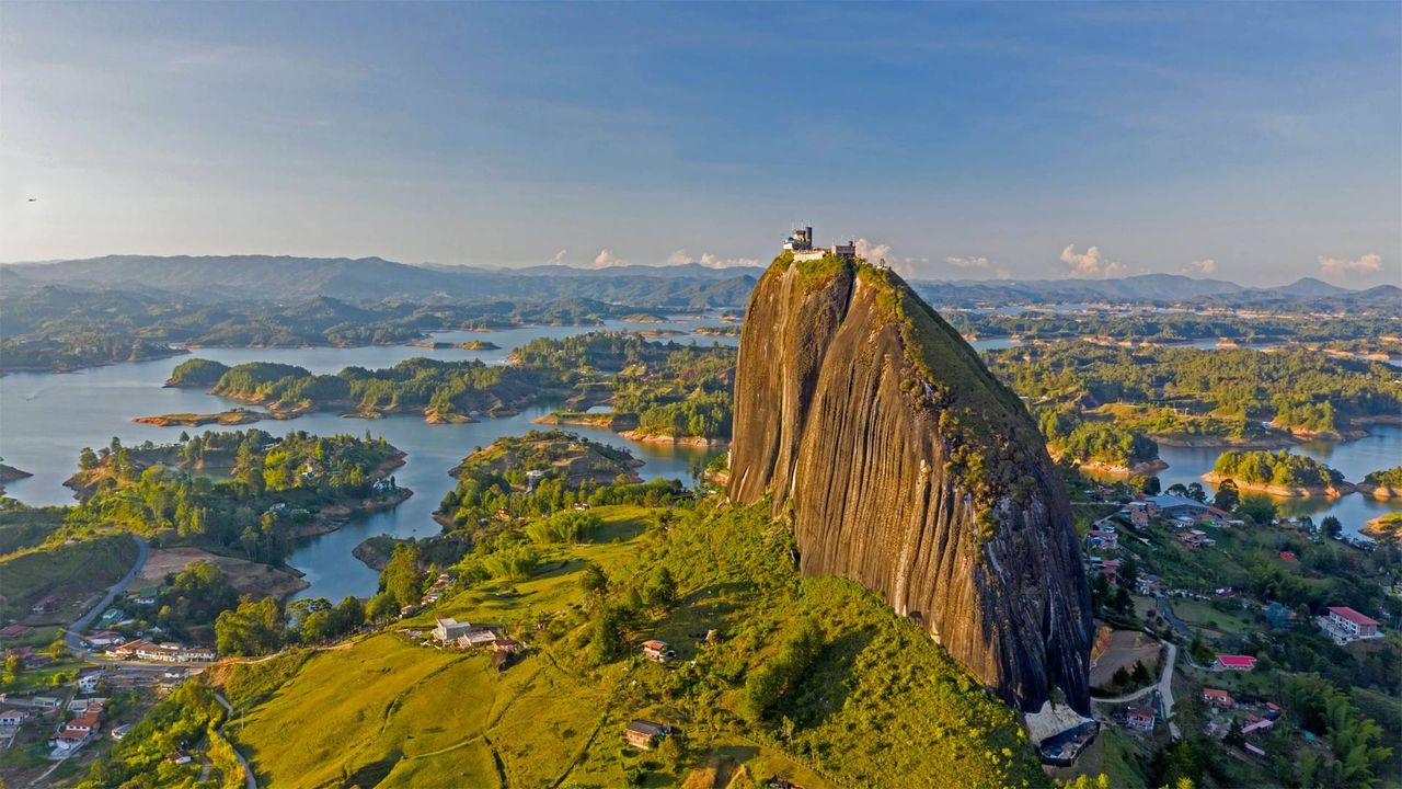 Luftbild von El Peñón de Guatapé, Antioquia, Kolumbien