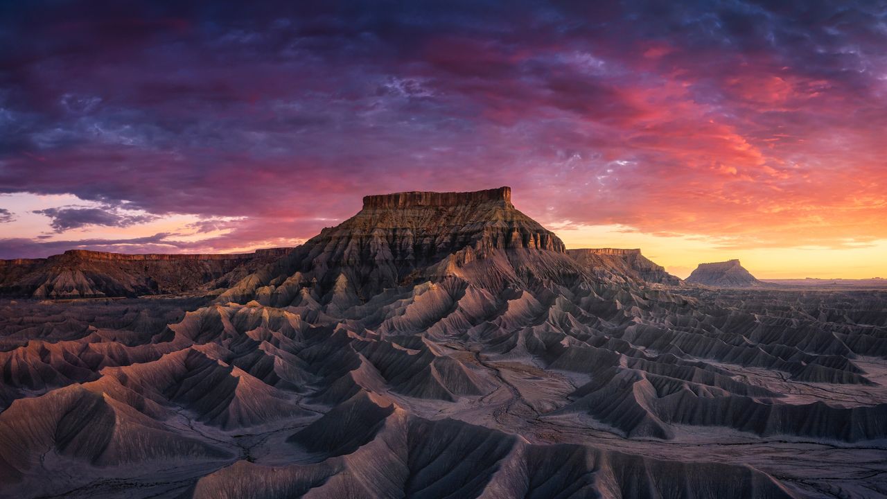 Colina de arenito no Parque Nacional Capitol Reef, Utah, EUA