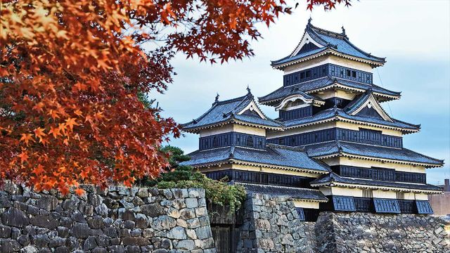 「紅葉と松本城」長野, 松本