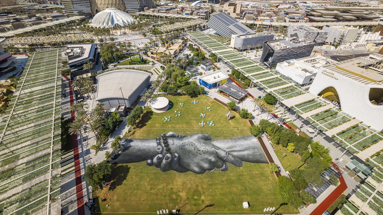 Proyecto Beyond Walls de Saype en la Expo 2020 Dubai, Emiratos Árabes Unidos