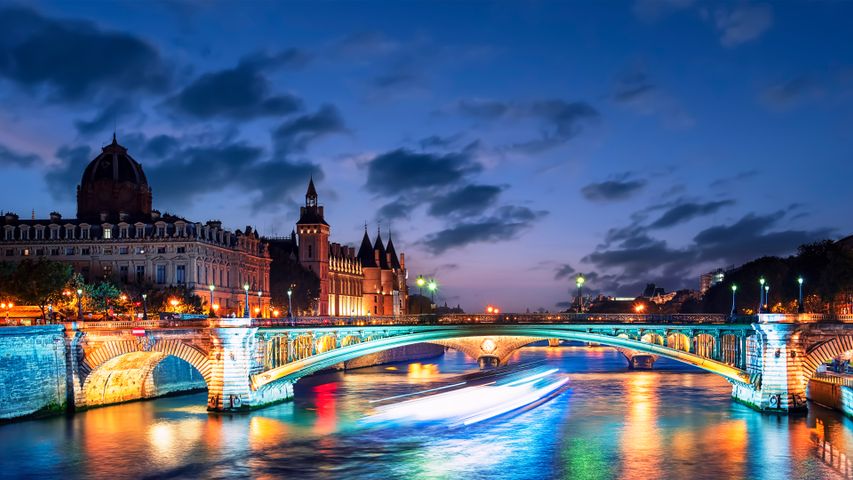 Pont d’Arcole on the Seine river, Paris, France