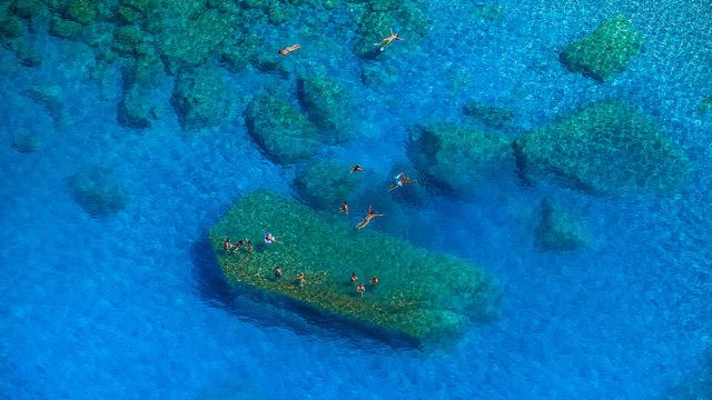 意大利西西里岛,第勒尼安海海域上的卡波多尔兰多海岸线