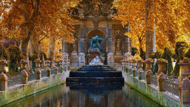 「メディシスの泉」フランス, パリ