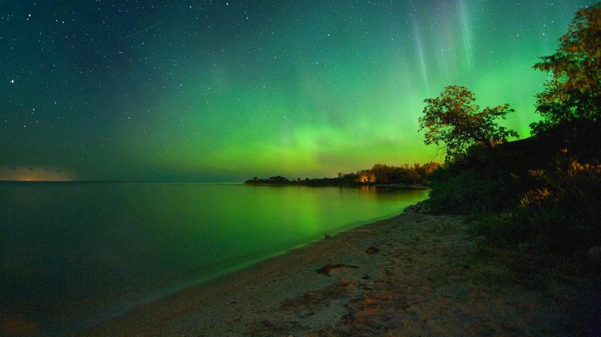 An aurora borealis shines over Laurentian Beach, on the eastern shore of Lake Manitoba, in the wee hours of August 6th, 2010.
