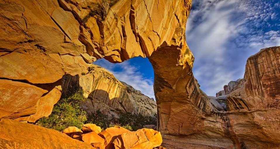 Hickman Bridge natural arch, Capitol Reef National Park, Utah - Bing ...