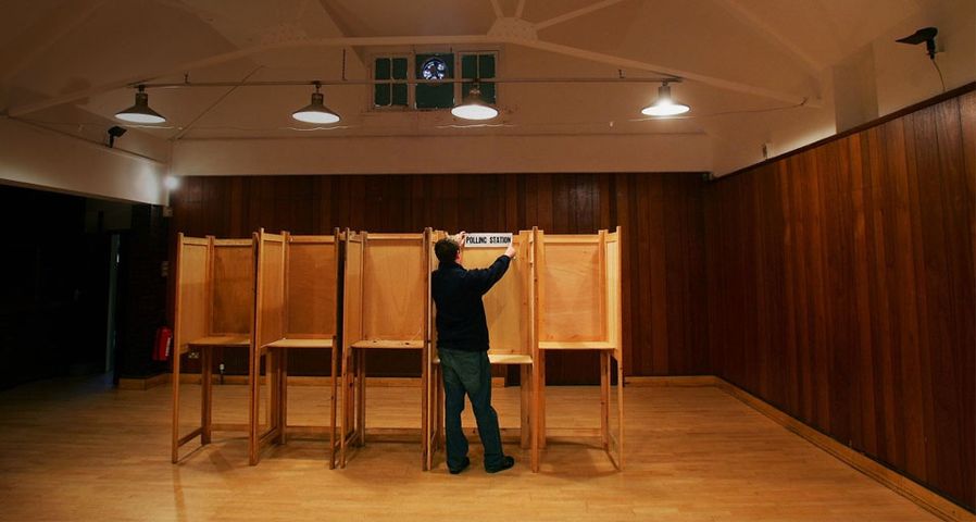 An election worker prepares the voting booths at Gunnersbury Triangle Social Club in west London – Adrian Dennis/Getty Images ©