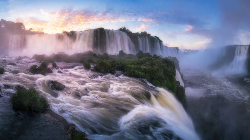 Cataratas do Iguaçu durante o amanhecer