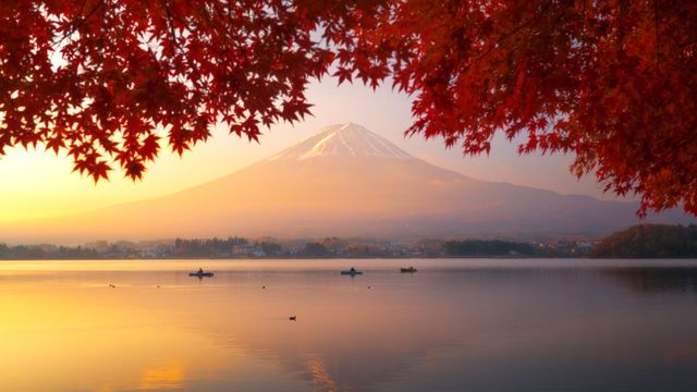 「河口湖から見た朝焼けの富士山」山梨
