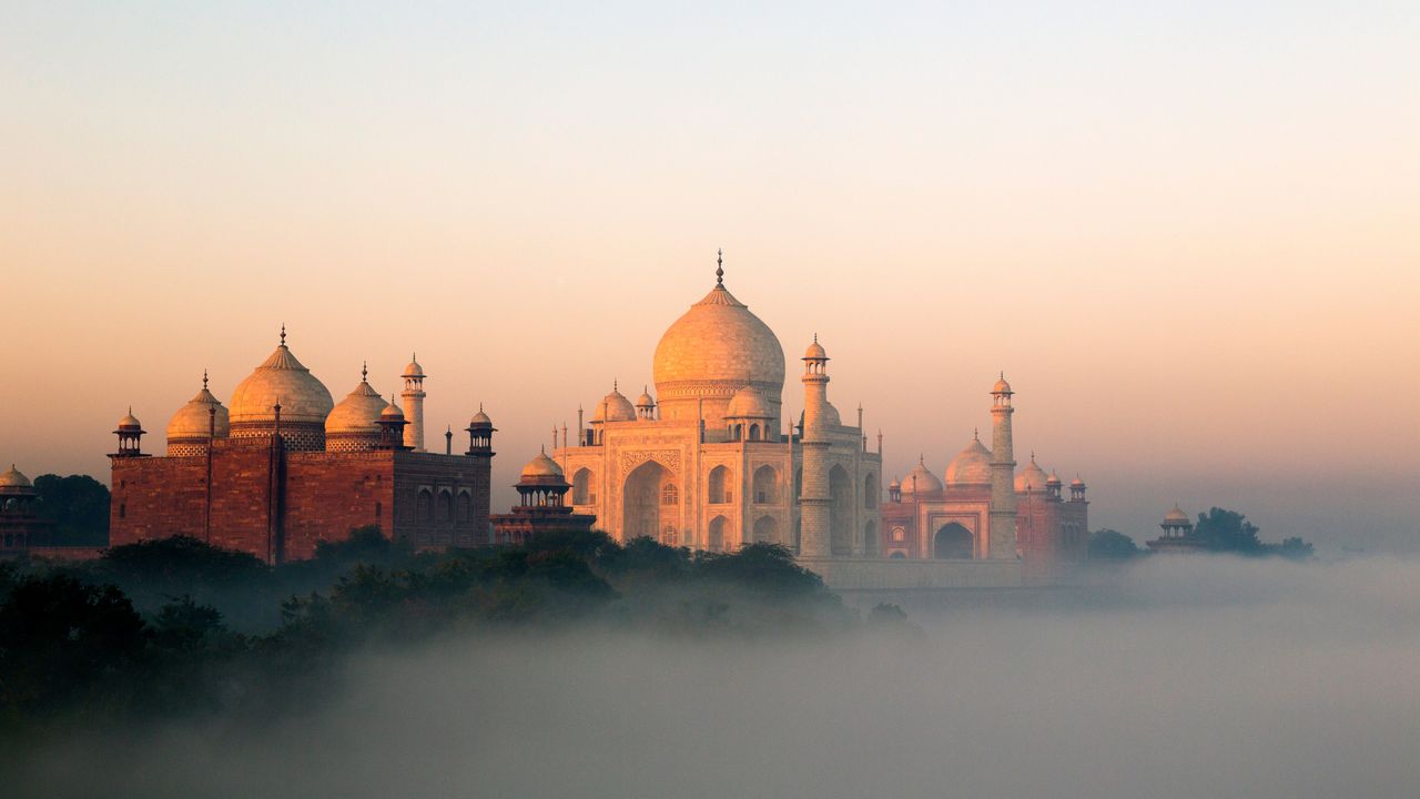 The Taj's twin neighbors