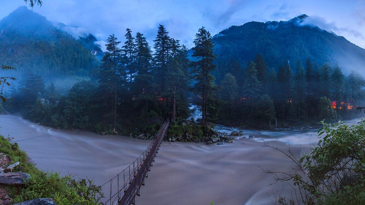 Parvati River bei Kasol, Bundesstaat Himachal Pradesh, Indien