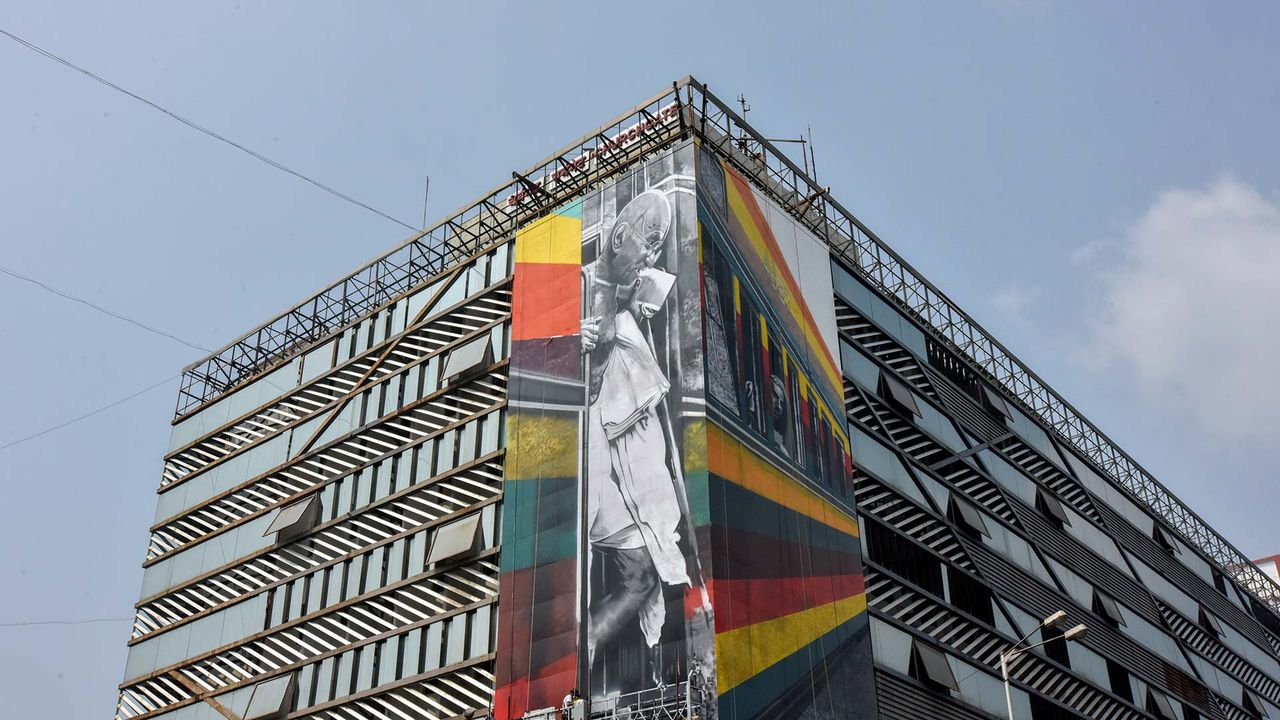 Mural of Gandhi by Eduardo Kobra, Churchgate Railway Station, Mumbai