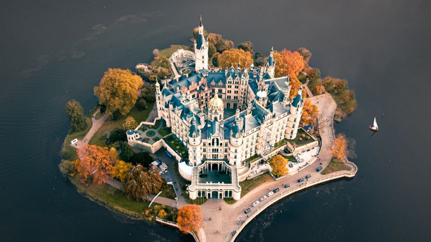 什未林湖上的什未林城堡，梅克伦堡-前波美拉尼亚州，德国
