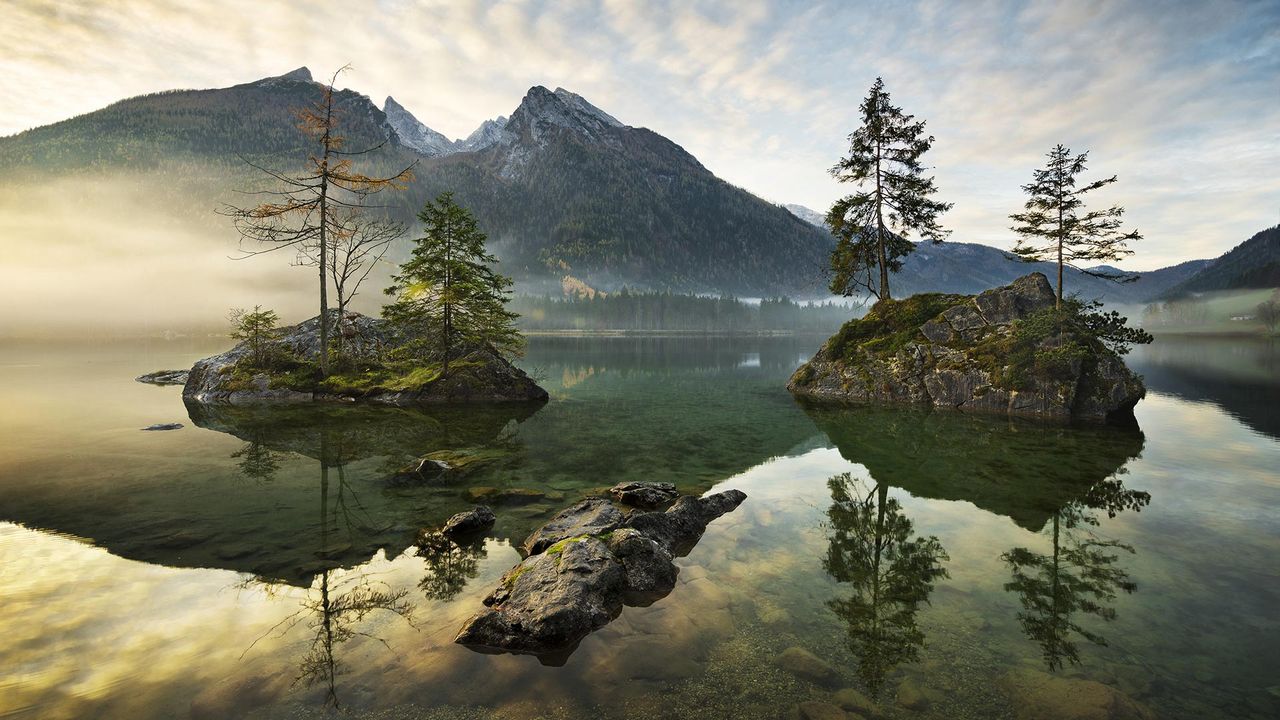 Der Hintersee mit dem Hochkalter-Massiv im Hintergrund, Ramsau, Berchtesgadener Land, Bayern