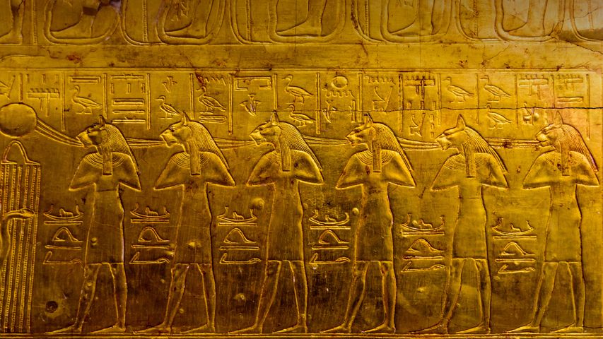 Representación de deidades de la Tumba de Tutankamón en el Museo Egipcio, El Cairo, Egipto