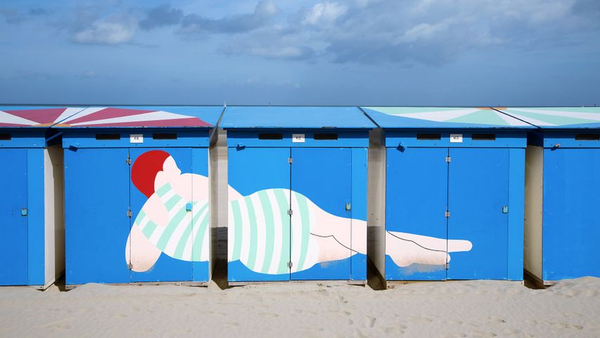 Dessin d’une jeune femme dans un maillot de bain vintage, Dunkerque, France