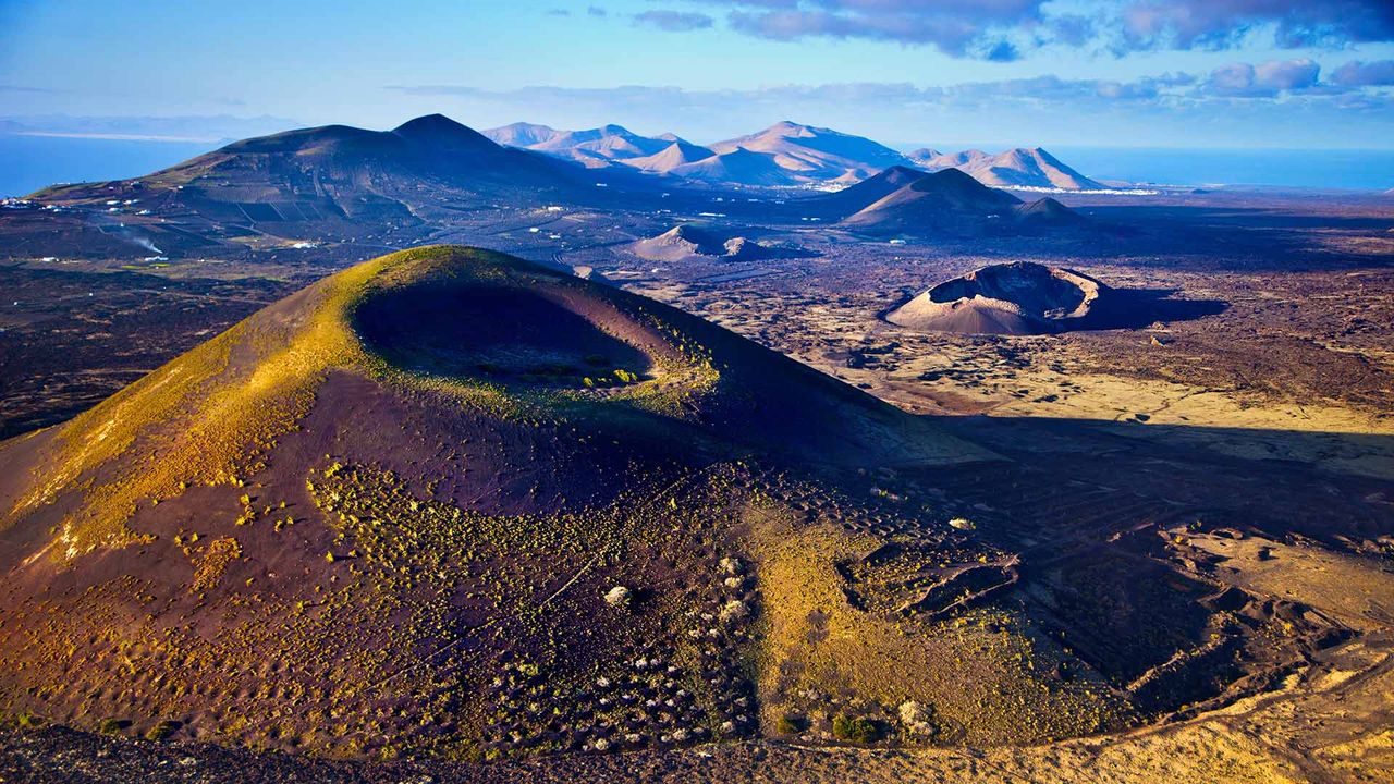 Paisaje volcánico en el parque nacional de Timanfaya, Lanzarote, Islas Canarias