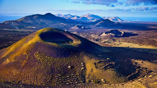 Paisaje volcánico en el parque nacional de Timanfaya, Lanzarote, Islas Canarias