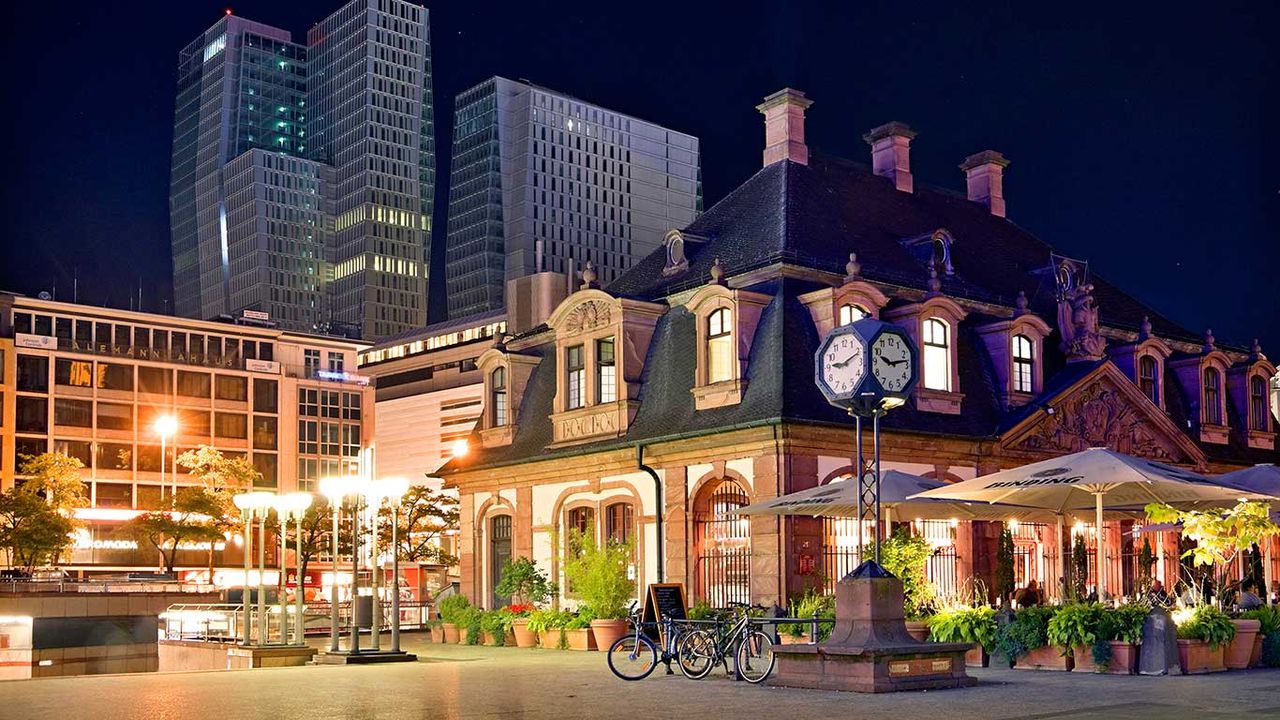Hauptwache mit Bürotürmen des Palaisquartier im Hintergrund, Frankfurt am Main, Hessen, Deutschland